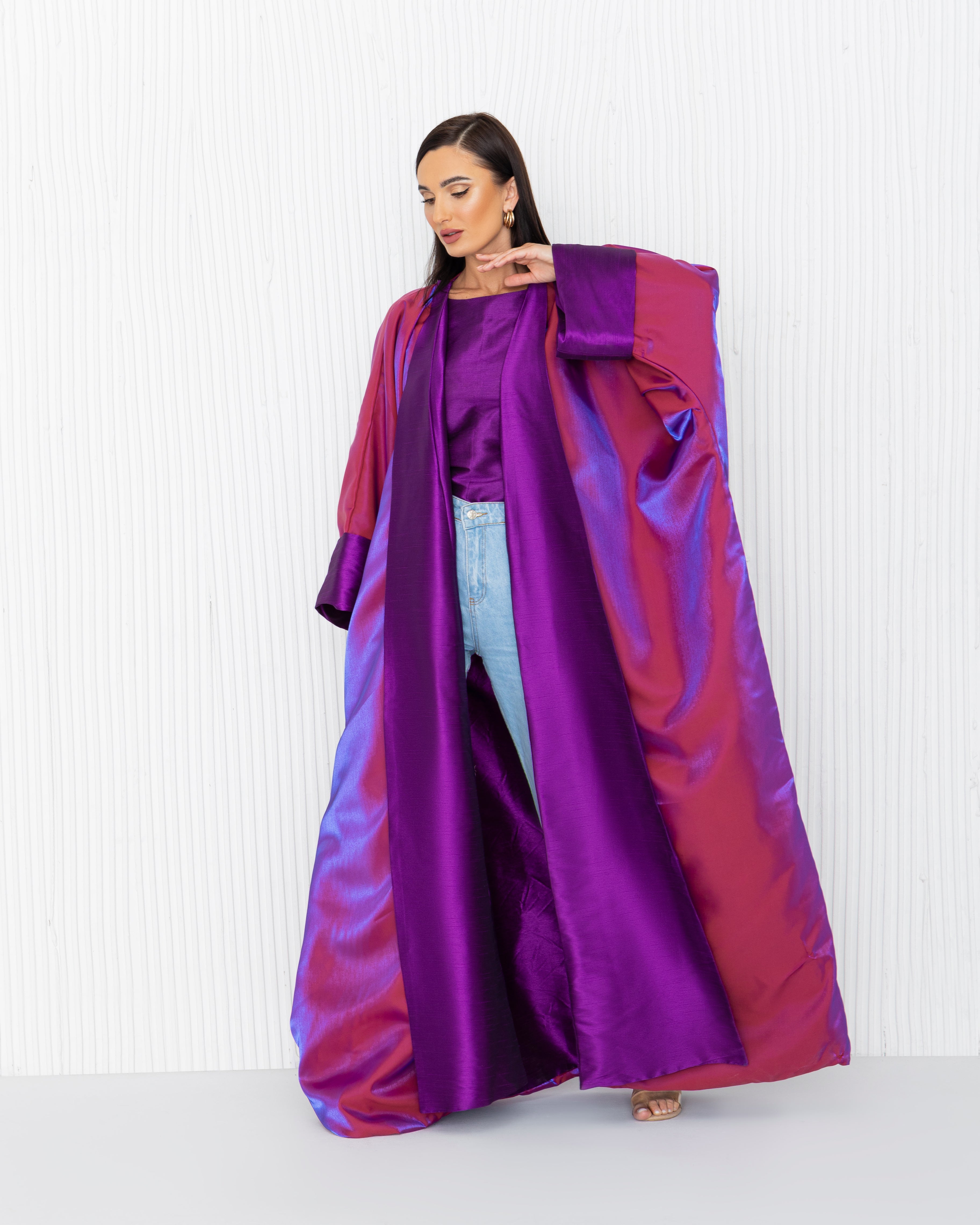 Oversized two-toned abaya.