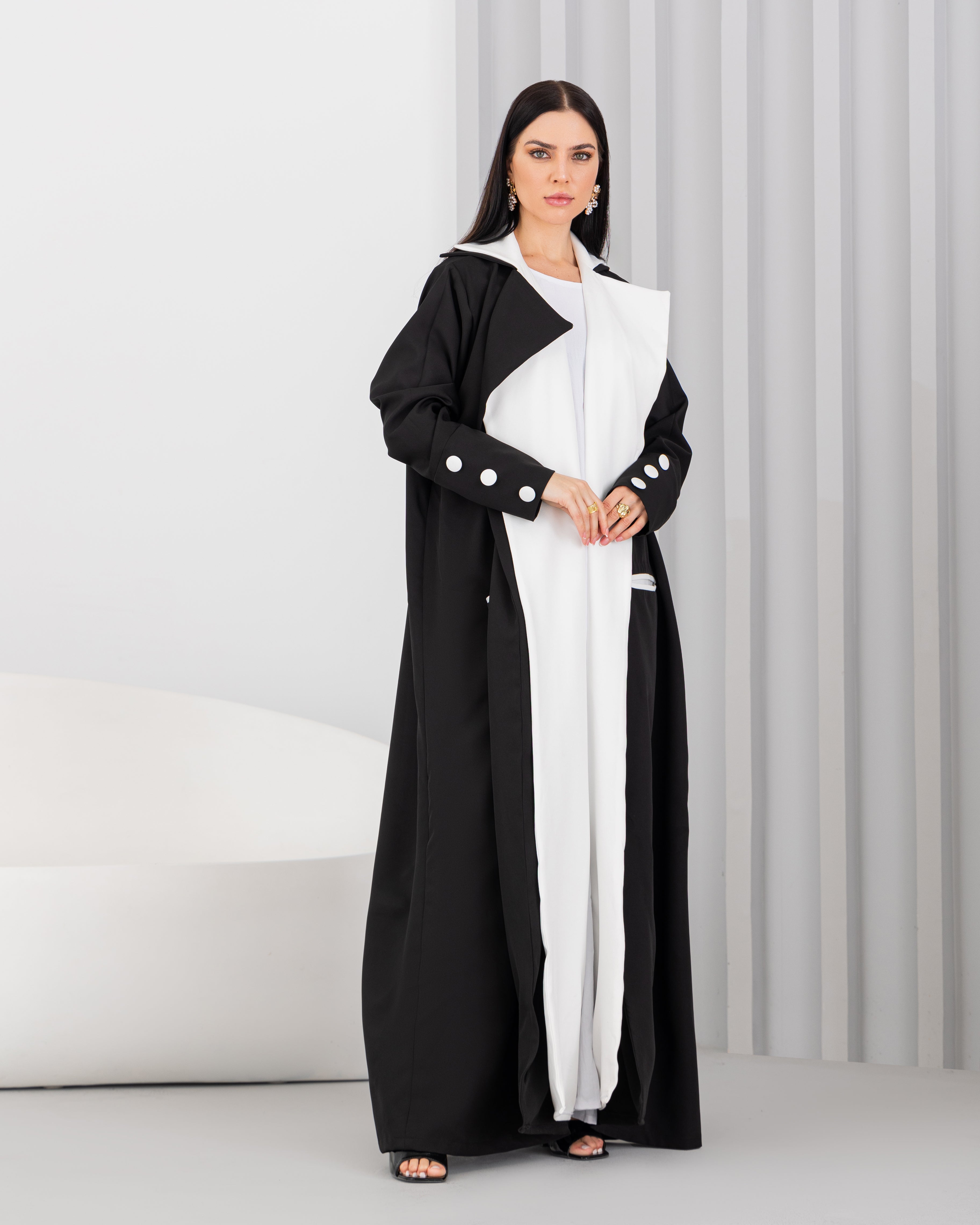 Double lapel abaya.